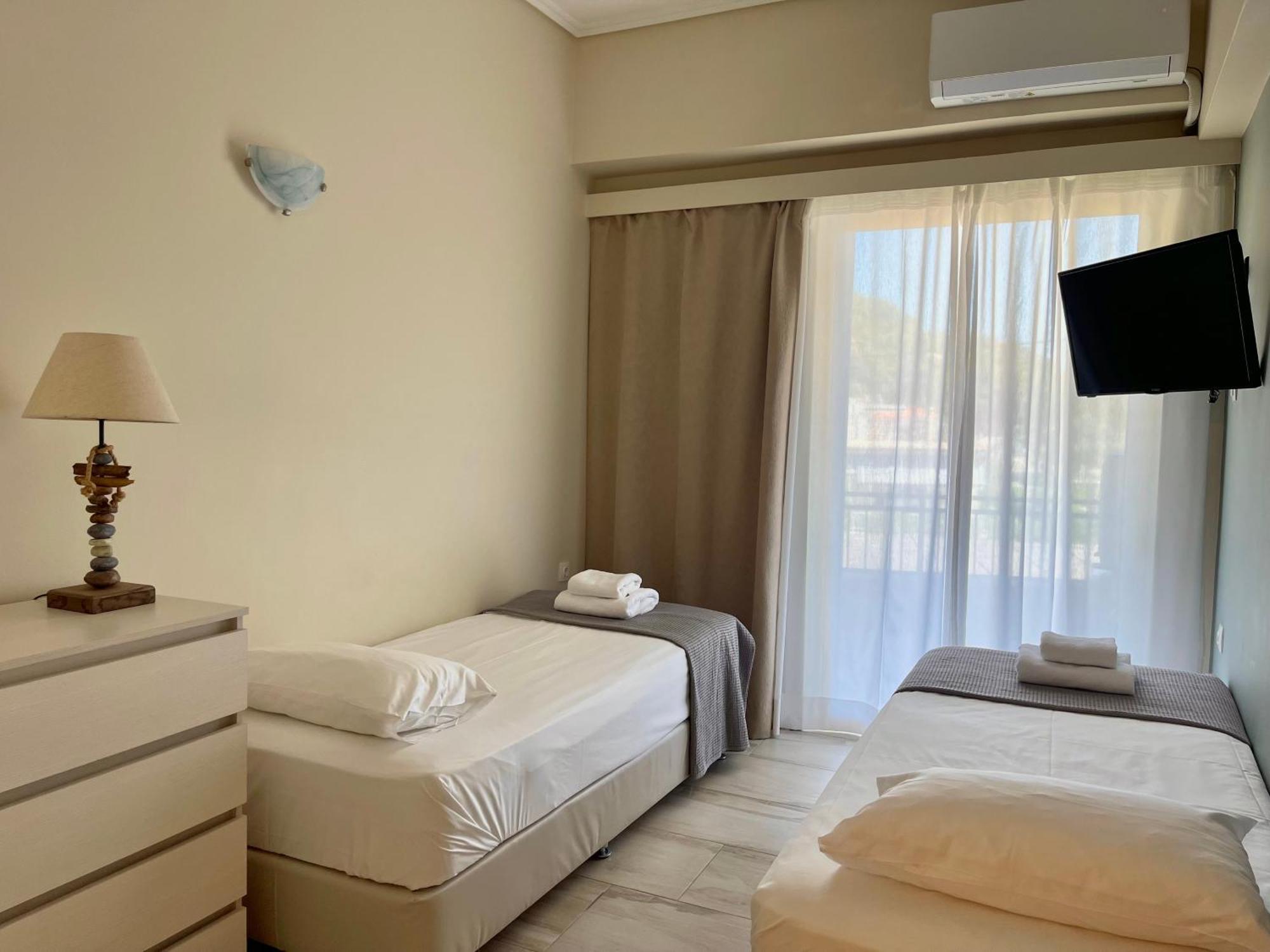 Helen Hotel Порос Экстерьер фото
